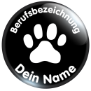 Tierpfote auf schwarz